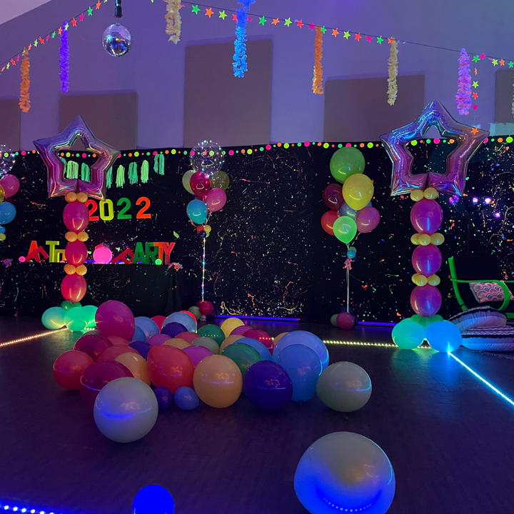 Quick link columns at neon prom dance. 2022.