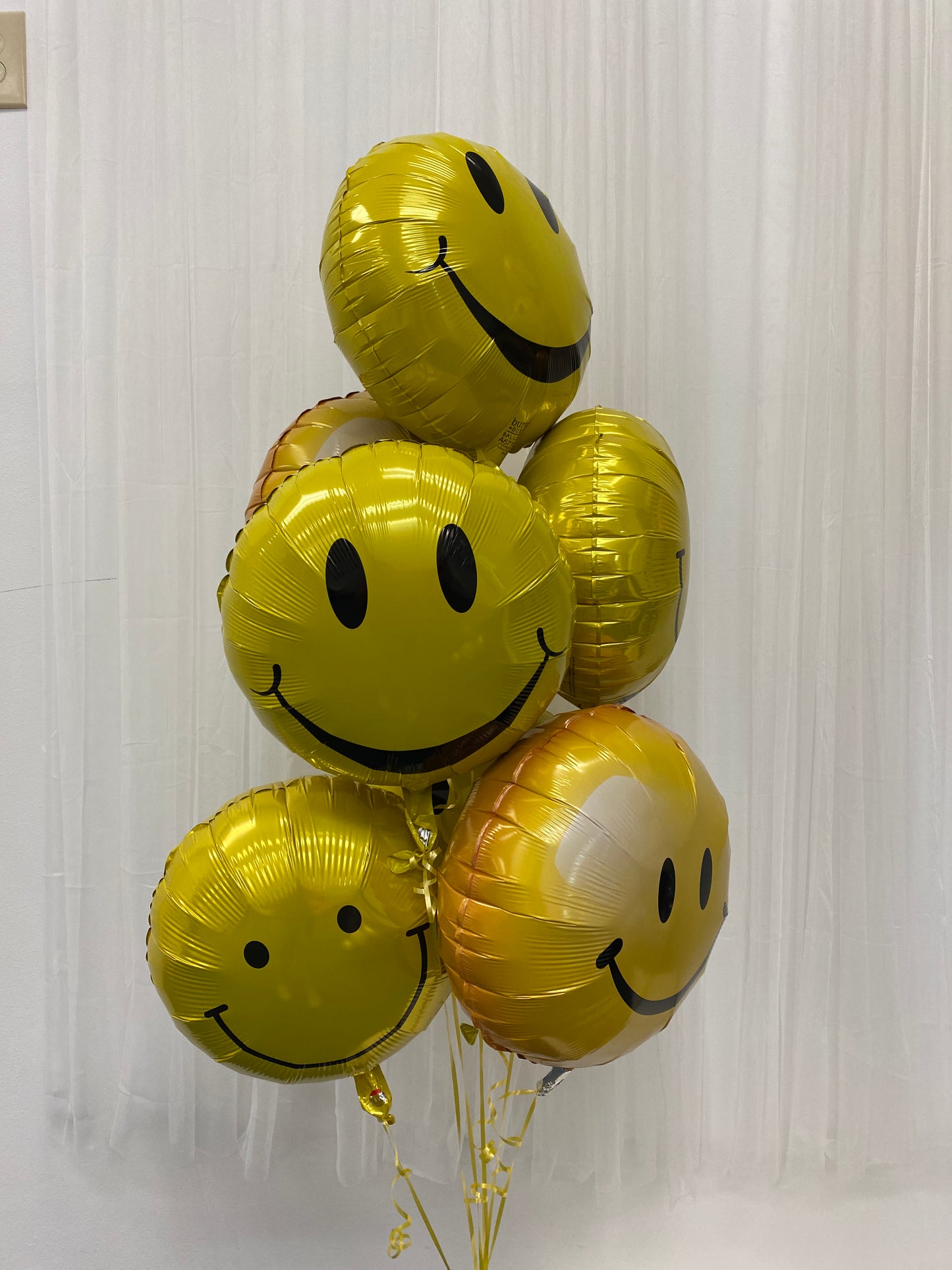 Yellow Smiley Face Gift Bouquet (7 Balloons)